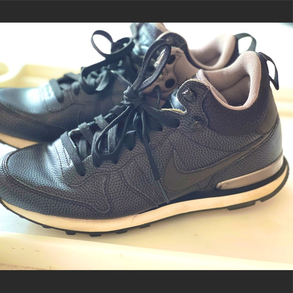 Nike Internationalist Boots - black/dark grey pebble leather.